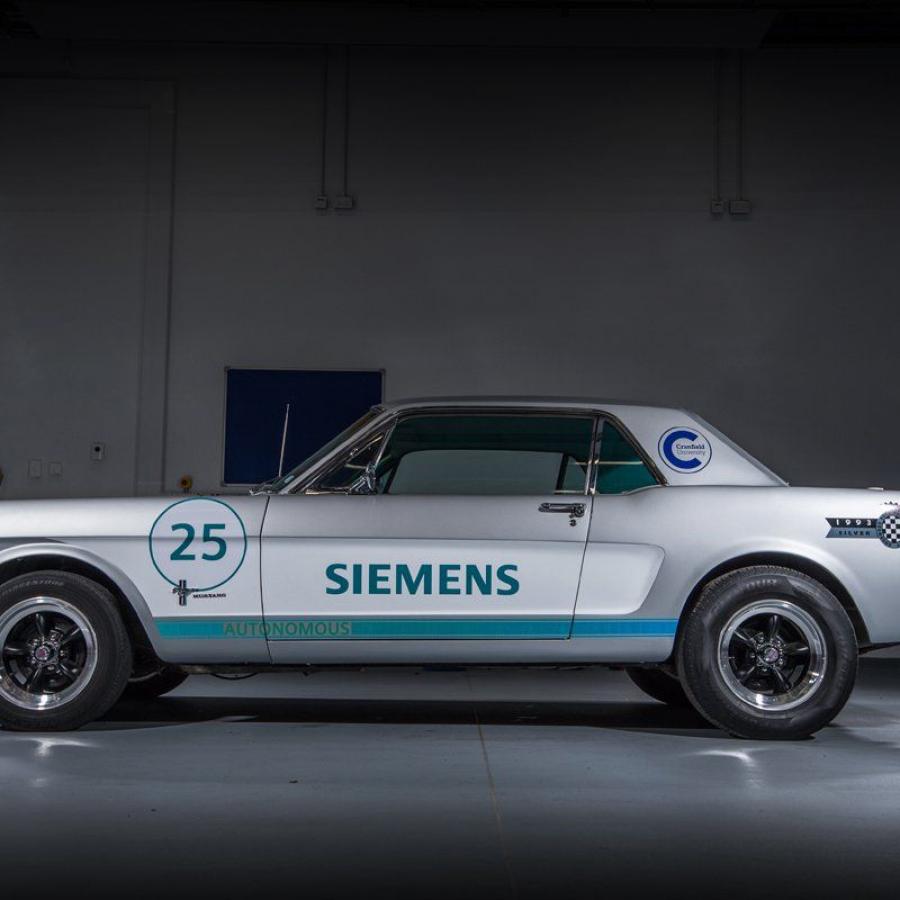  Ford Mustang Siemens Autonomous Car 1965 года  (фото 4 из 14)